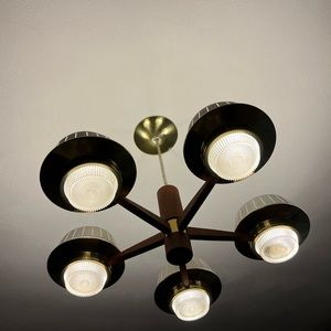 Vintage 1975 chandelier… very good condition